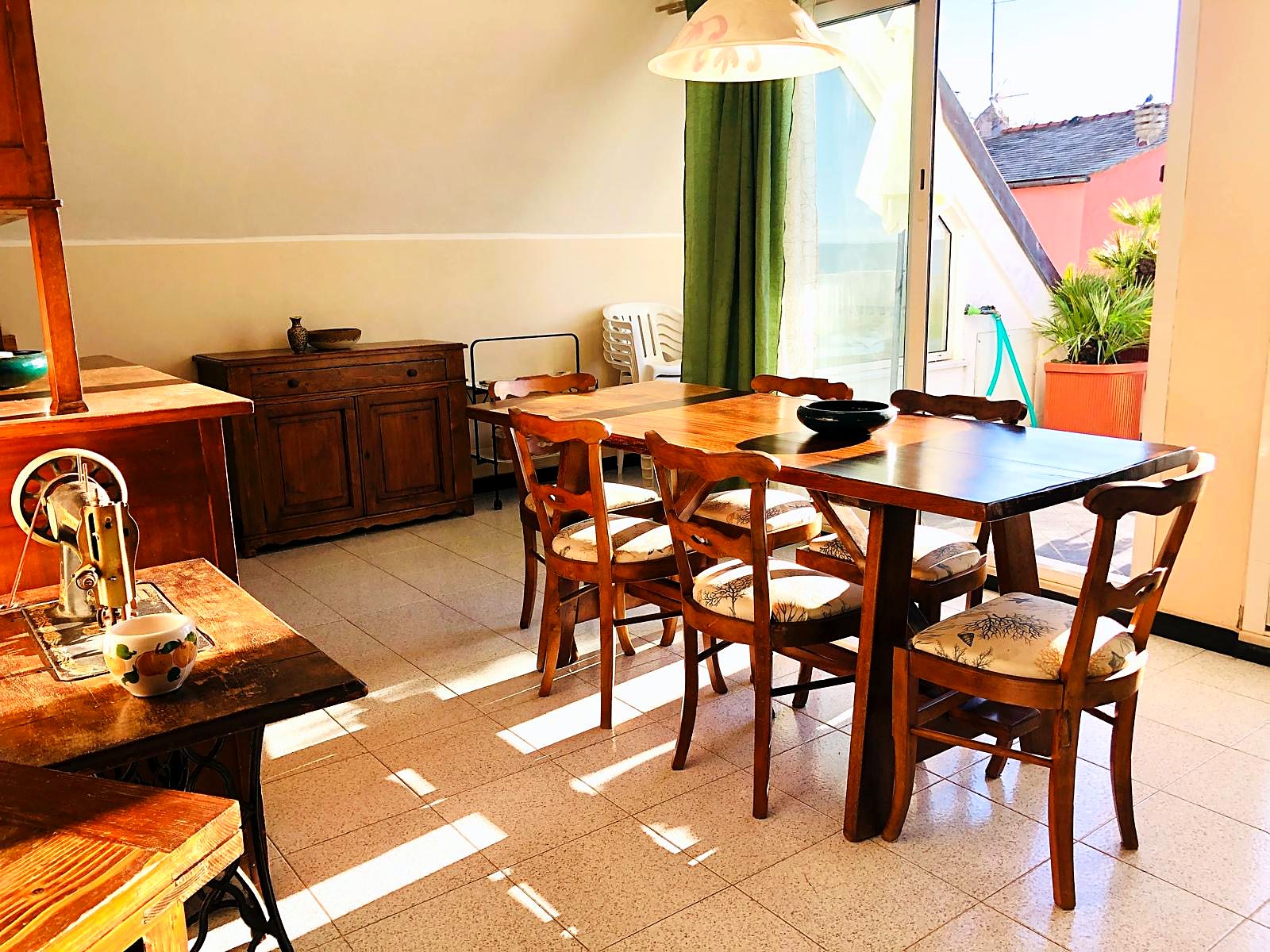 Zona pranzo – Zona pranzo con uscita sul terrazzo