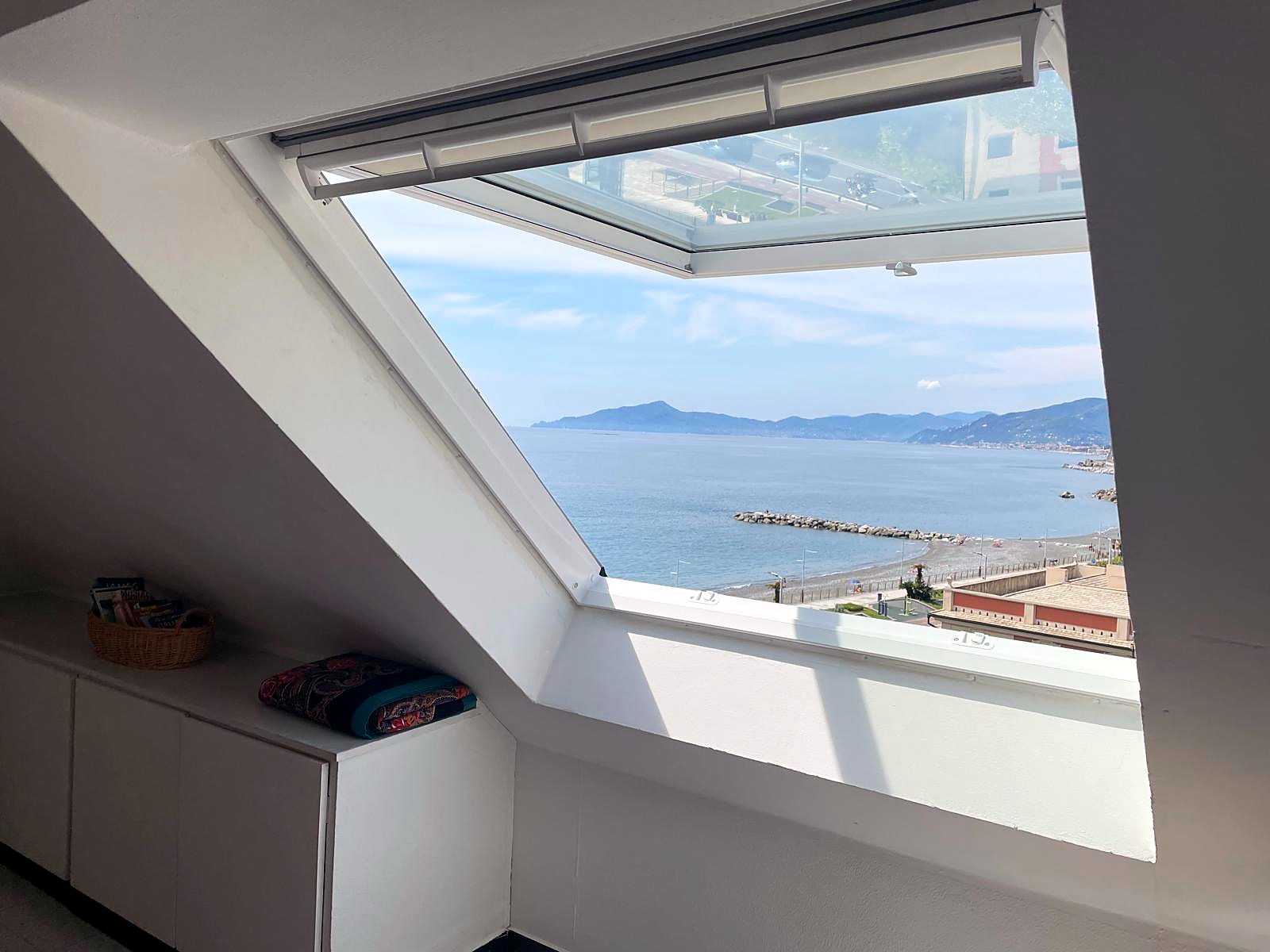 Camera con vista mare – Il Golfo del Tigullio dal lucernario